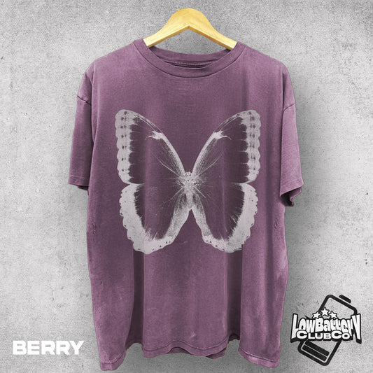 Retro Butterfly Graphic Tee, Vintage Nature Shirt, OldSchool Style Nature T-Shirt, Nostalgic 90s Aesthetic