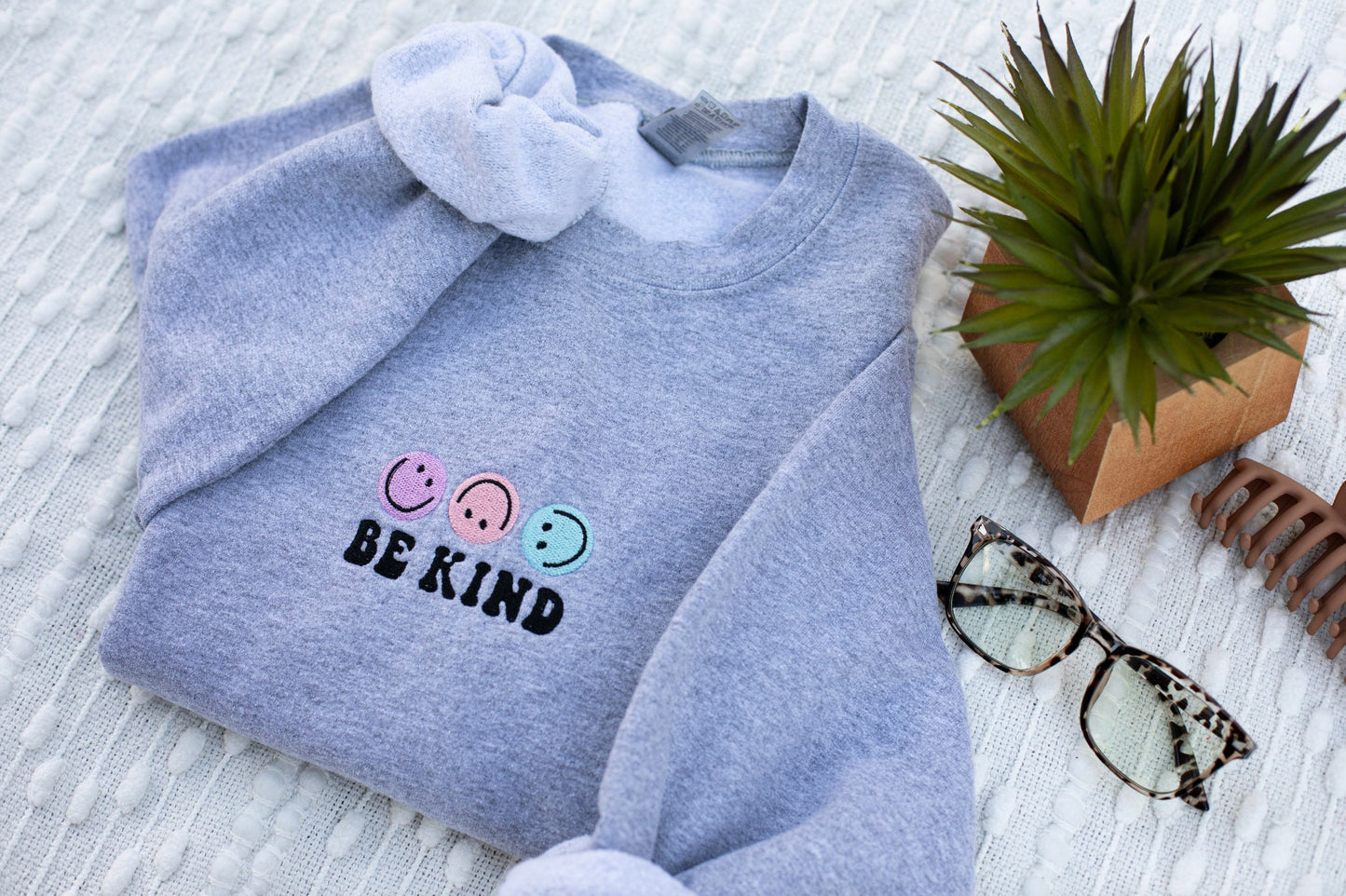 Be Kind Embroidered Crewneck - Trendy Crewneck, Embroidery Sweatshirt, Smiley Face Sweatshirt, Embroidered Crewneck Sweatshirt