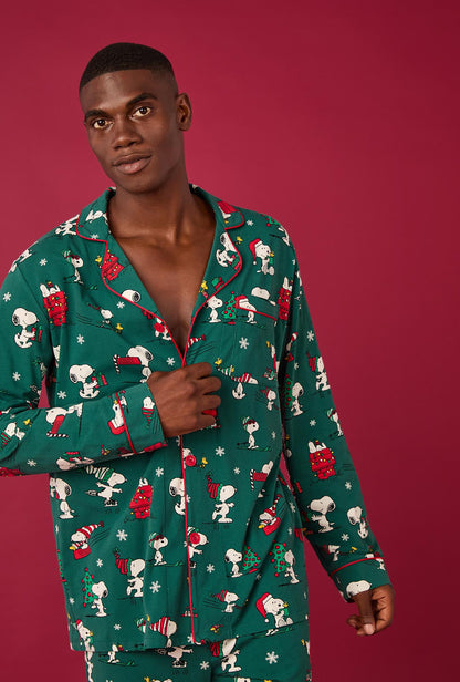®Snoopy's Holiday Fun Men's Long Sleeve Classic Stretch Jersey Pj Set