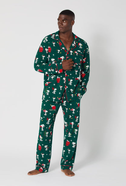 ®Snoopy's Holiday Fun Men's Long Sleeve Classic Stretch Jersey Pj Set