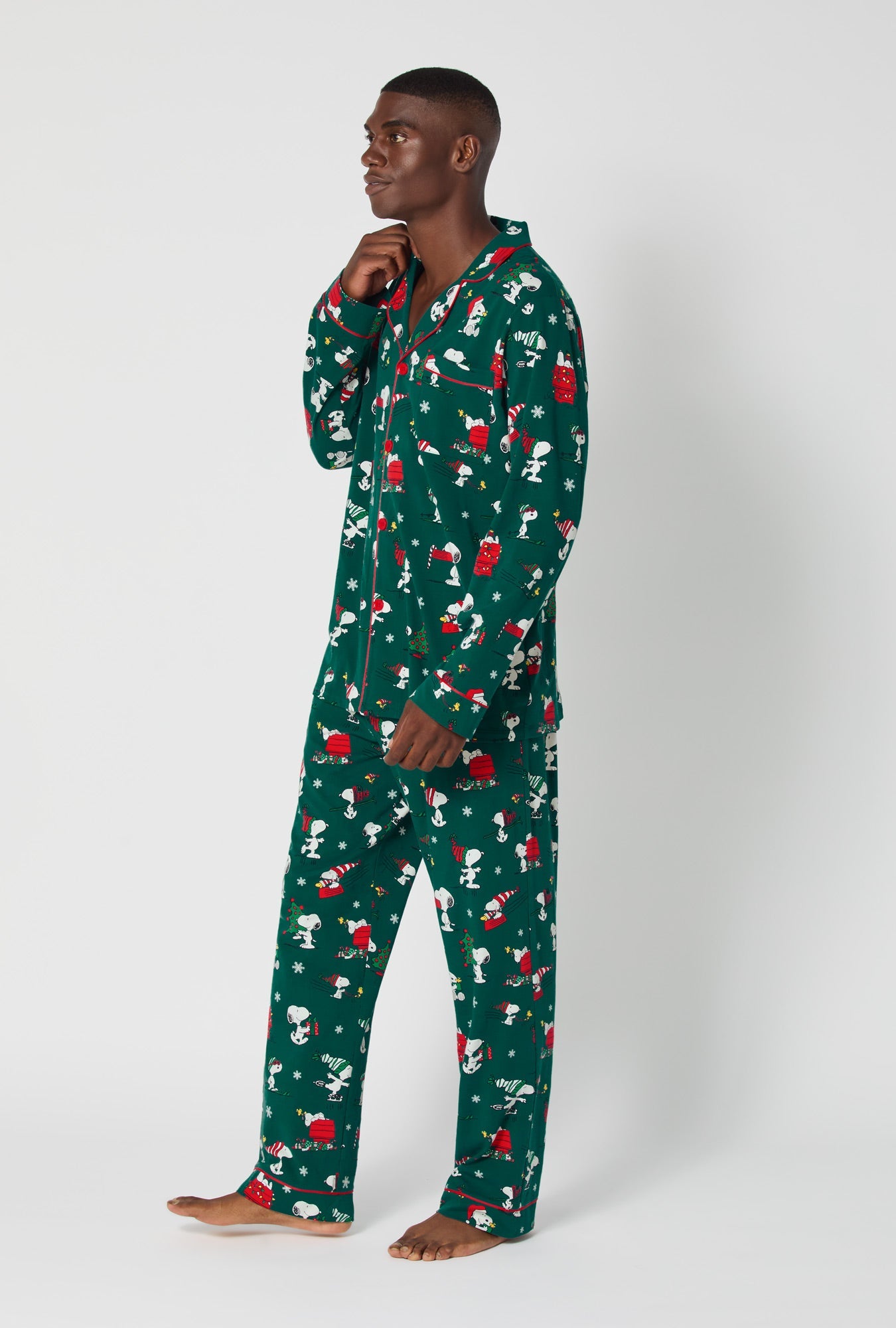 ®Snoopy's Holiday Fun Men's Long Sleeve Classic Stretch Jersey Pj Set
