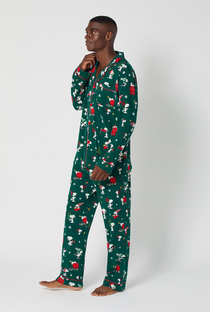 ®Snoopy's Holiday Fun Men's Long Sleeve Classic Stretch Jersey Pj Set