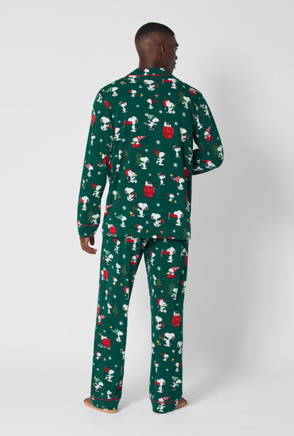 ®Snoopy's Holiday Fun Men's Long Sleeve Classic Stretch Jersey Pj Set
