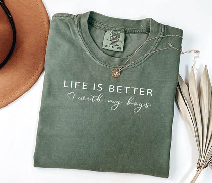 Comfort Colors® Life Is Better With My Boys-skjorte, Mom Life-skjorte, Boy Mama-T-shirt, Mors Dag-skjorte, Gave til Mama, Boy Mom-skjorte-gave