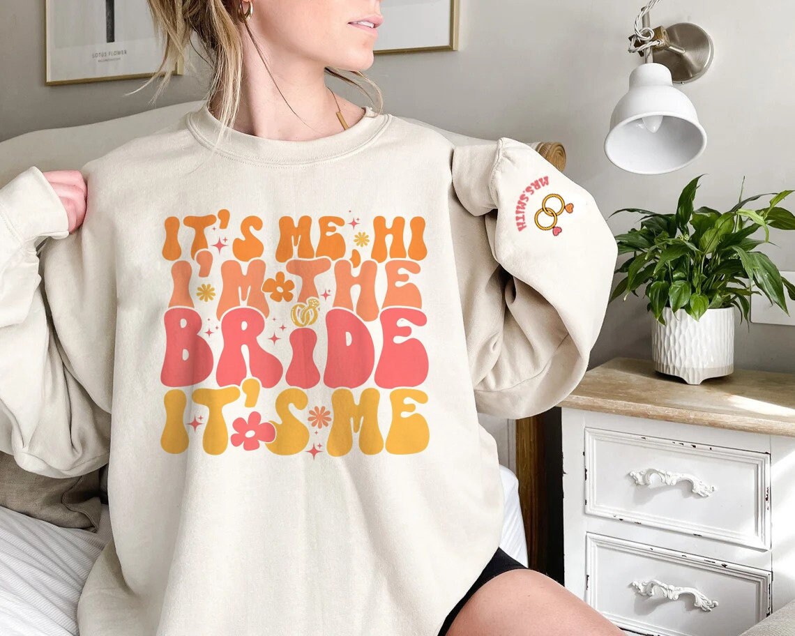 Custom Bride Shirt, Its Me Hi I'm The Bride It's Me, Bride Sweatshirt, Bride-To-Be, Bachelorette Party Shirts, Bride Gift, Wedding Gift tee