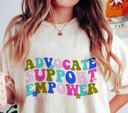 Groovy Advocate Support Empowerment T-shirt gave til skolerådgivere, socialrådgiverskjorte, neurodiversitets-t-shirt