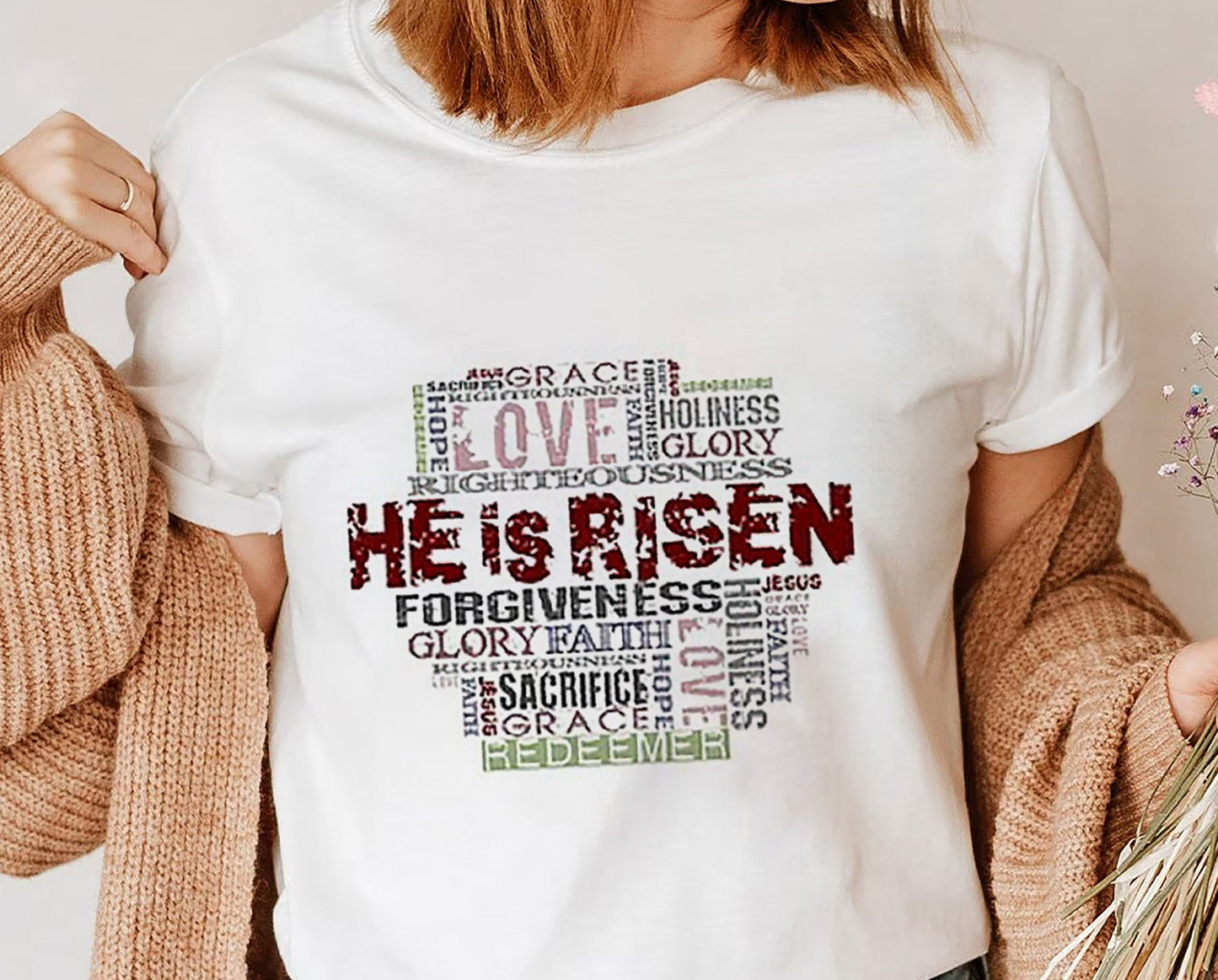He Is Risen T-shirt - Religious Easter Shirt - Easter Tee - Bible Verse Easter Tee - Easter egg Hunt Shirt - Sød påske Tee