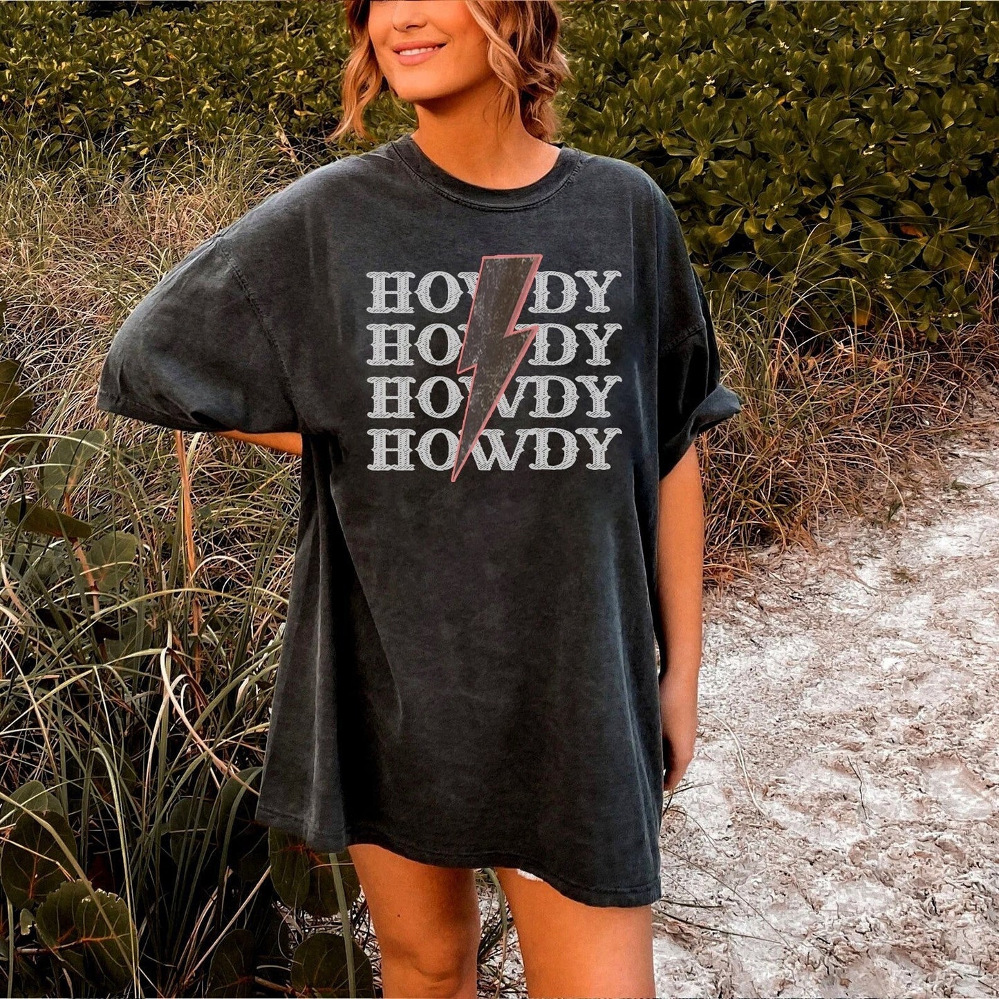 Howdy t shirt Western Graphic Tee oversize graphic tee cute western shirts boho western shirt southwest shirt midwest shirt nashville gift