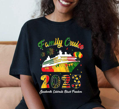 Cruise Teaghlaigh Juneteenth 2023 T-Léinte, Cruise Teaghlaigh, Cruise Scuad Meitheamh Déag, Te Teaghlaigh, Léine Laethanta Saoire, Laethanta Saoire do Chailíní, Cruise do Chailíní