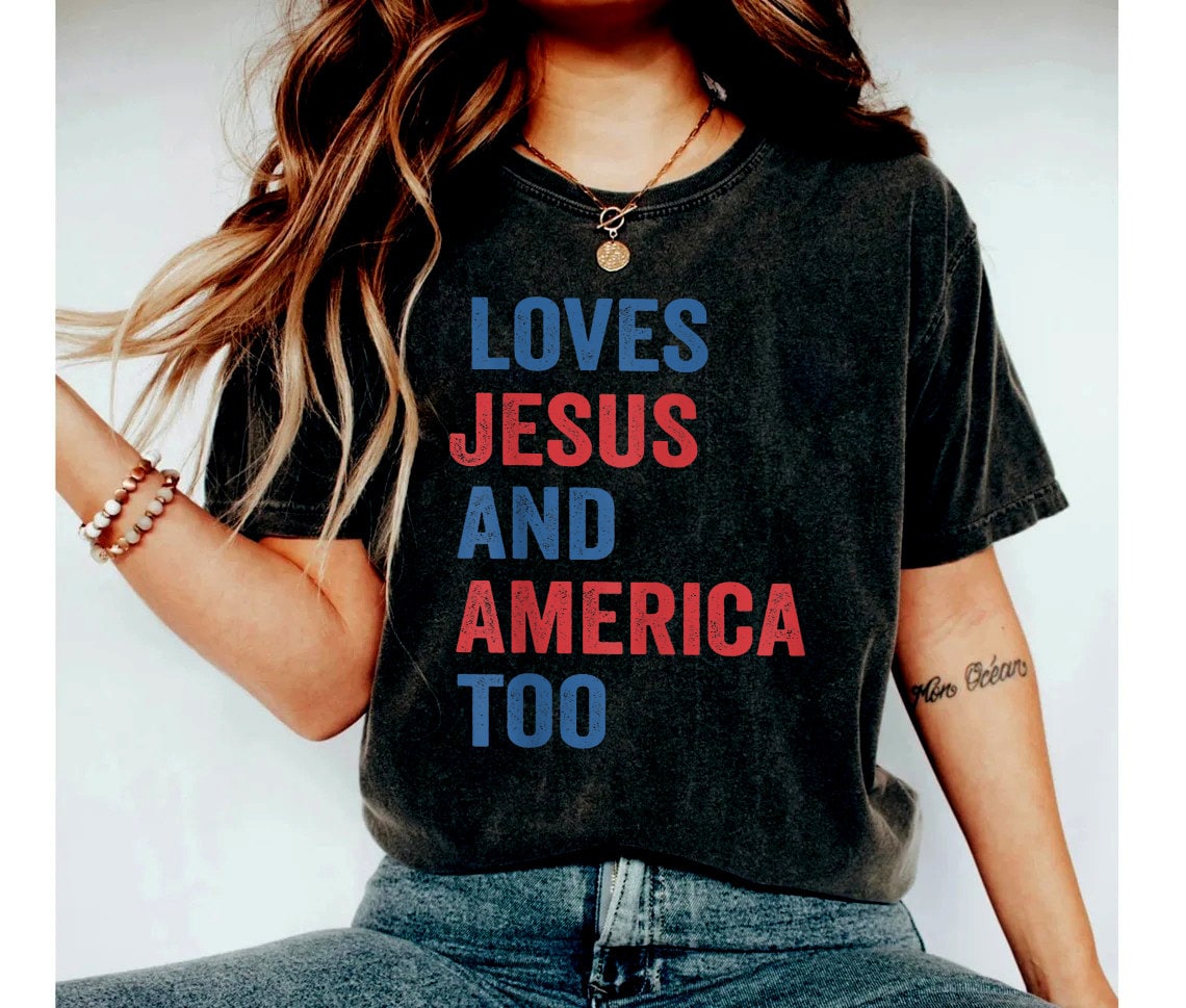 Loves Jesus And America Too skjorte, sang inspireret patriotisk grafisk t-shirt, 4. juli-t-shirt, 4. juli-t-shirt, skjortegave 4. juli