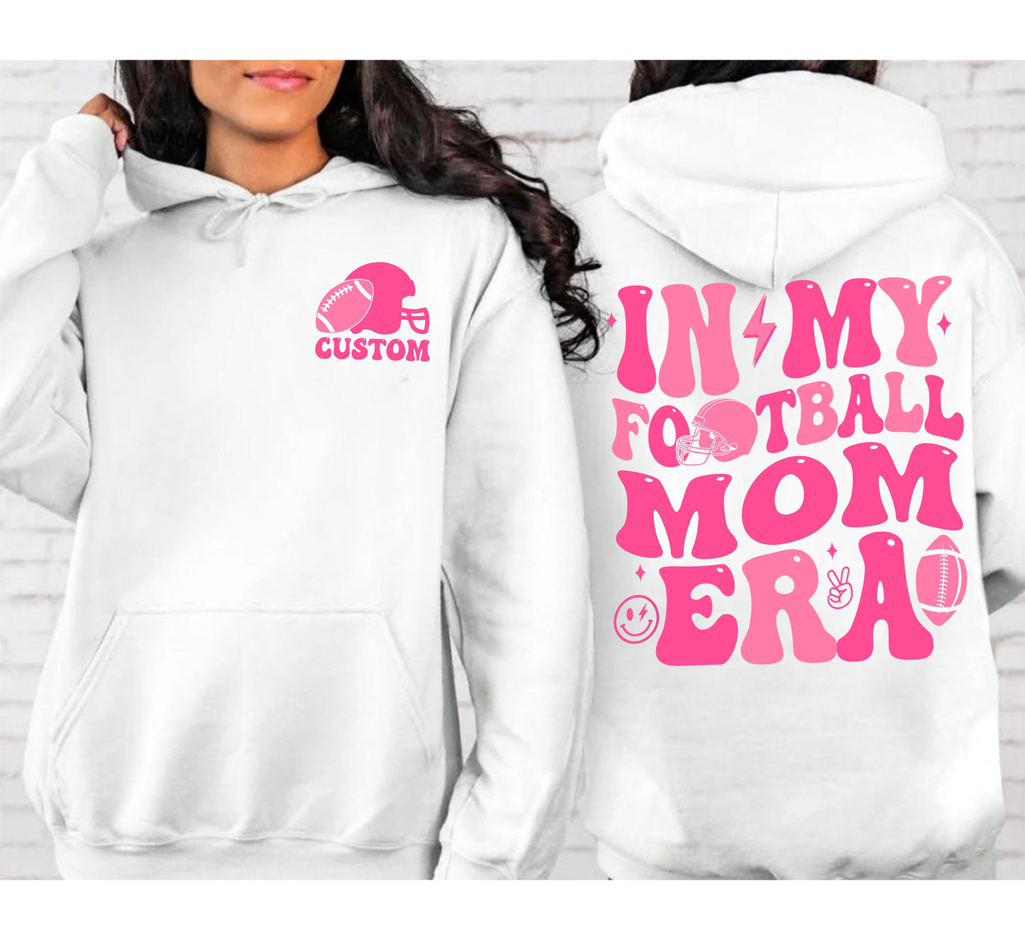 Retro In My Football Mom Era hættetrøje, Custom Football Mom T-Shirt, Mom Era Tee, Game Day Shirt, Retro Football Mom, Football Mom Gift