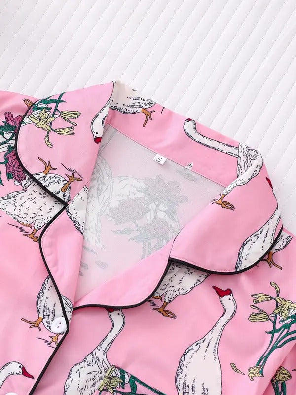 Two-Piece Set Women's All Over Goose Print Lapel Neck Pajama, Casual Comfy Short Sleeve Shirt & Elastic Waist Shorts PJ Set, Ladies Sleepwear for All Seasons