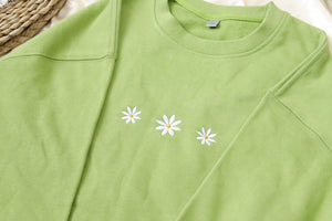 Daisies embroidered sweatshirt,embroidered crewneck,floral embroidered sweatshirt,Best Friends Gift