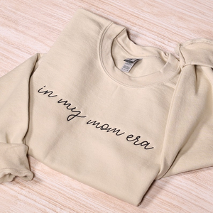 In My Mom Era geborduurd sweatshirt, hoodie schattige mama geborduurd, outfit coole moeder, trendy moederkleding, kleding voor moeders, Moederdagcadeaus