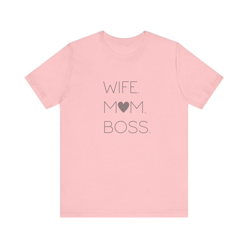 Vrouw moeder baas T-shirt cadeau voor moeder, Moederdag shirt cadeau voor moeders, zwangerschap aankondiging, nieuwe moeder tshirt minimalistisch hart