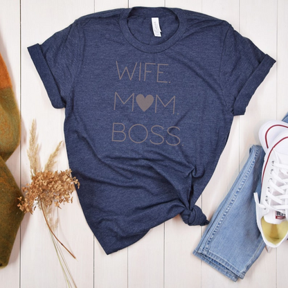 Vrouw moeder baas T-shirt cadeau voor moeder, Moederdag shirt cadeau voor moeders, zwangerschap aankondiging, nieuwe moeder tshirt minimalistisch hart