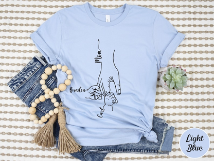 Aangepast moedershirt van kinderen, gepersonaliseerd moeder- en kinderhandshirt, familie met kindernamen, Moederdagcadeau van kinderen, moeder kinderhanden T-shirt