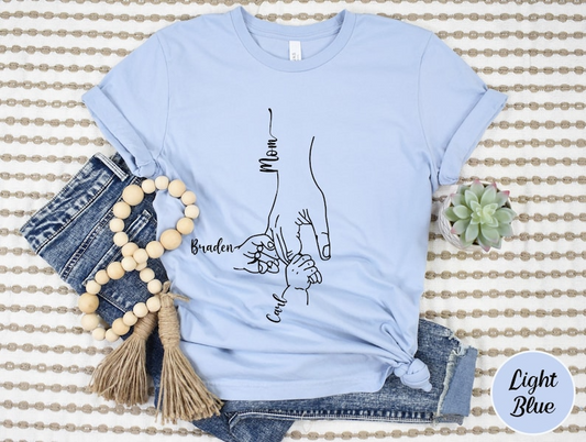 Aangepast moedershirt van kinderen, gepersonaliseerd moeder- en kinderhandshirt, familie met kindernamen, Moederdagcadeau van kinderen, moeder kinderhanden T-shirt