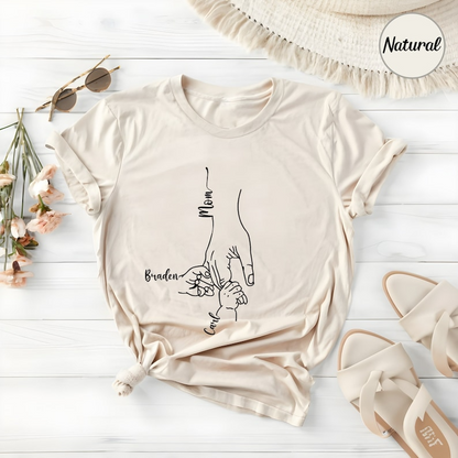 Aangepast moedershirt van kinderen, gepersonaliseerd moeder- en kinderhandshirt, familie met kindernamen, Moederdagcadeau van kinderen, moeder kinderhanden T-shirt