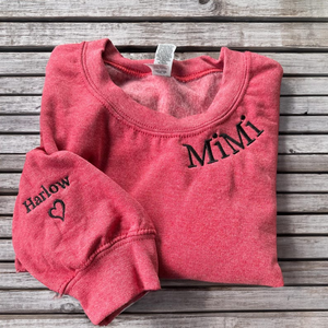 Op maat geborduurd mama-sweater met kindernaam op mouw, gepersonaliseerd moedersweater, minimalistische mama-trui, Moederdagcadeau voor moeder