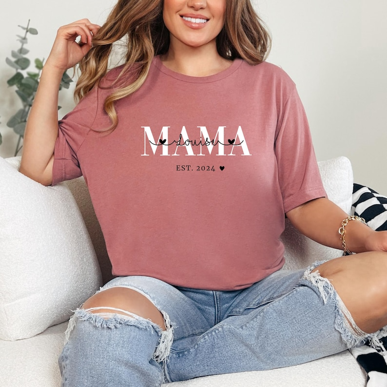 Moeder hoodie gepersonaliseerd met naam en jaar, moeder t-shirt cadeau, aanstaande moeder aankondiging, Moederdag, moeder trui