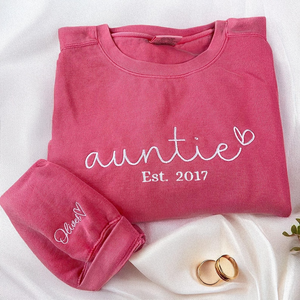 Embroidered Auntie Sweatshirt with Kids Names on Sleeve, Personalized Minimalist Gift for Best Aunt