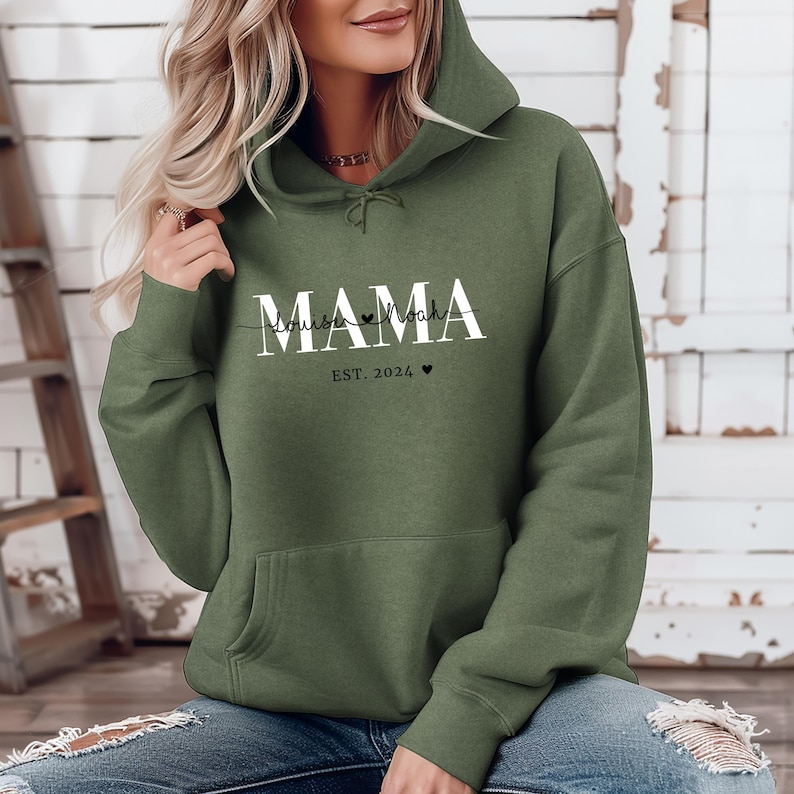Moeder hoodie gepersonaliseerd met naam en jaar, moeder t-shirt cadeau, aanstaande moeder aankondiging, Moederdag, moeder trui