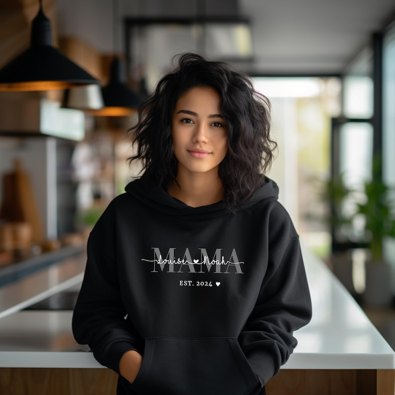 Moeder hoodie gepersonaliseerd met naam en jaar, moeder t-shirt cadeau, aanstaande moeder aankondiging, Moederdag, moeder trui