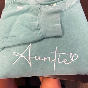 Embroidered Auntie Sweatshirt with Kids Names on Sleeve, Personalized Minimalist Gift for Best Aunt