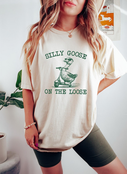 Silly Goose On The Loose Shirt, Silly Goose Farm T-Shirt, Cute Goose Shirt Gifts for Farm Girls, Aesthetic Meme Goose T-Shirt, Funny Gift