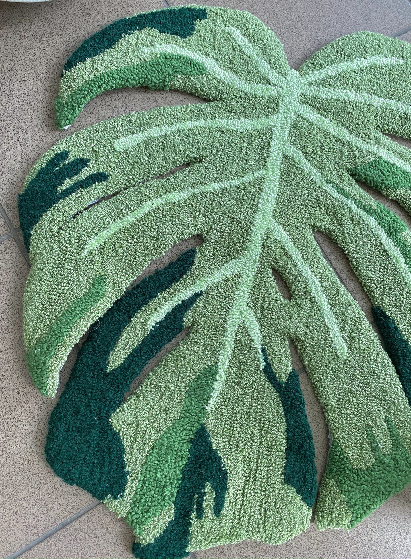 Tufted Monstera Leaf Rug, Hypoallergenic Acrylic Nature-Inspired Decor, Non-slip Area rug, Sentimental gift for Mother day, Gift for mother