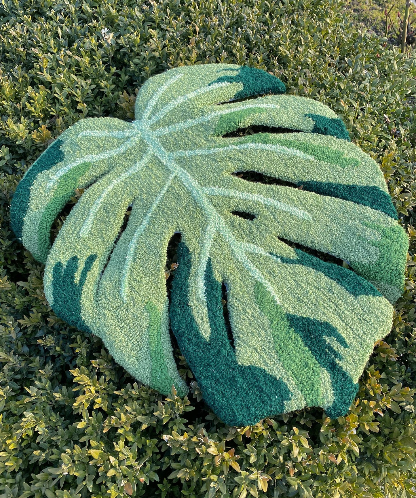 Tufted Monstera Leaf Rug, Hypoallergenic Acrylic Nature-Inspired Decor, Non-slip Area rug, Sentimental gift for Mother day, Gift for mother