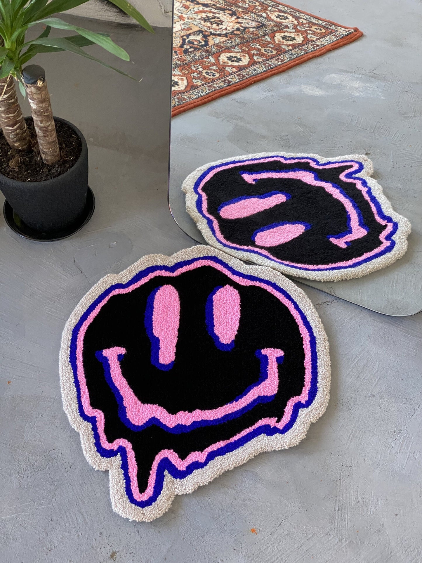 Tufted smile rug, Non-slip tufted rug, Home decor rug