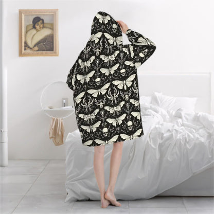 Gothic Skull Moth Blanket Hoodie, Black Witchy Black Wildflower Hooded Jumper, Long Sleeve Fashion Loungewear for Women
