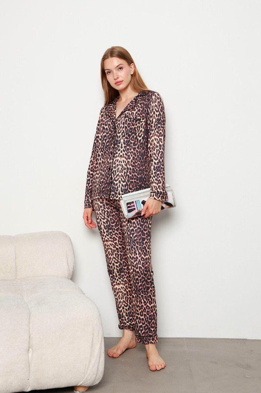 Leopard Print Pajama Set for Women – Cozy Long-Sleeve Top & Pants – Stylish Leopard Print Loungewear – The Perfect Mother’s Day Gift