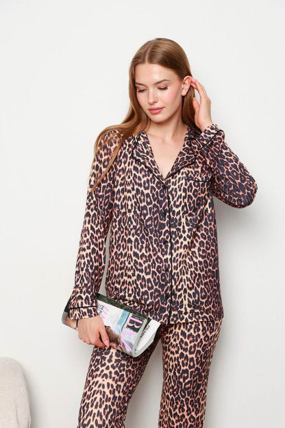Leopard Print Pajama Set for Women – Cozy Long-Sleeve Top & Pants – Stylish Leopard Print Loungewear – The Perfect Mother’s Day Gift