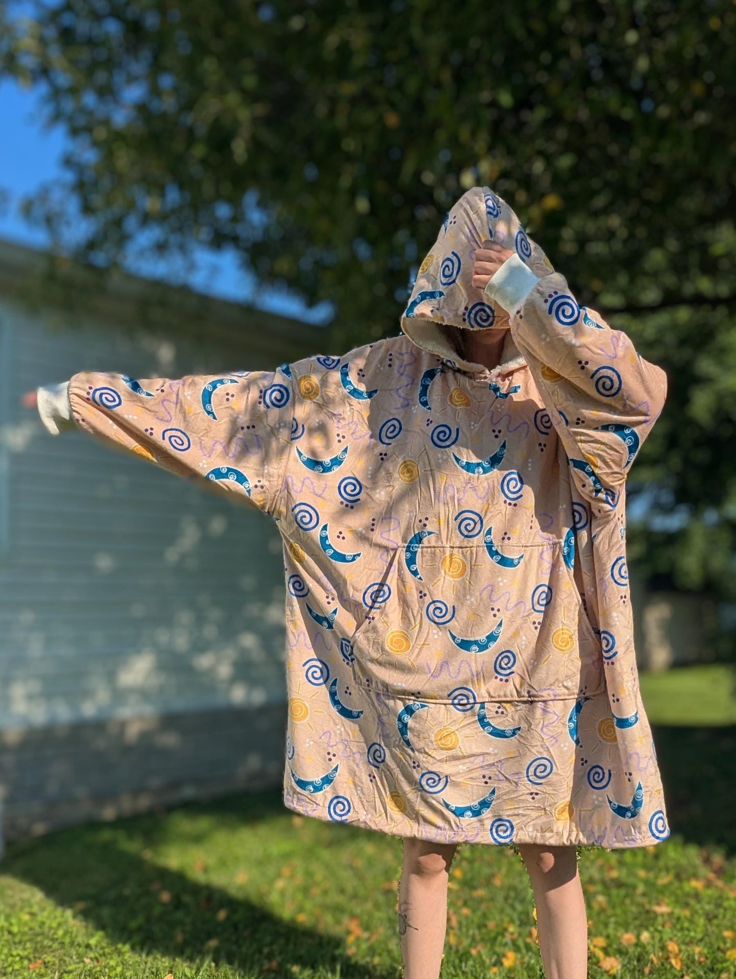 Cheetah Print Hooded Blanket: Pink Animal Cozy Wrap with Kangaroo Pocket