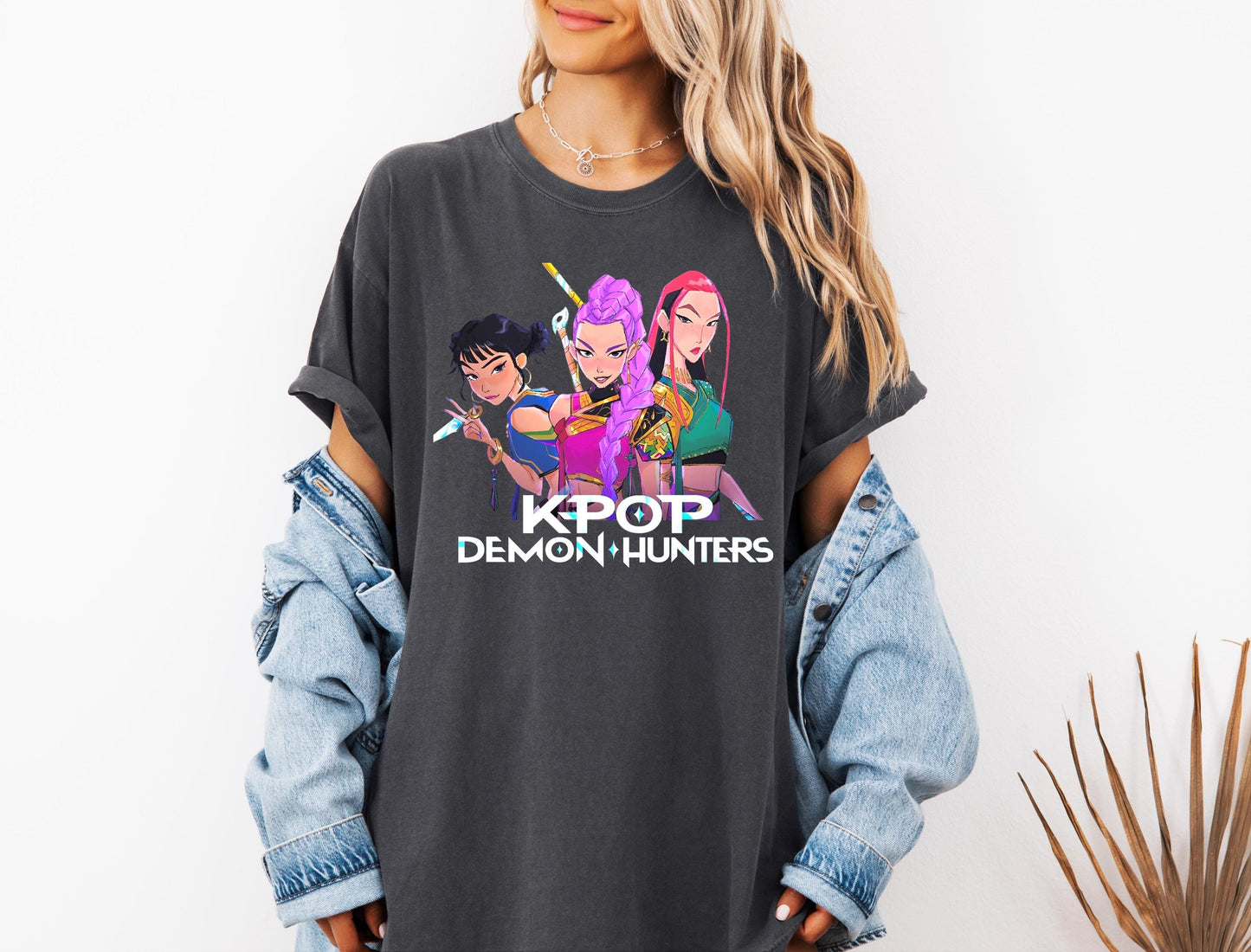 Huntrix Girls Shirt, Kpop Demon Hunters T-shirt, Vintage Huntrix Shirt, Huntrix Fan Shirt Gift, Rumi Zoey Mira Graphic Shirt, Kpop Huntrix