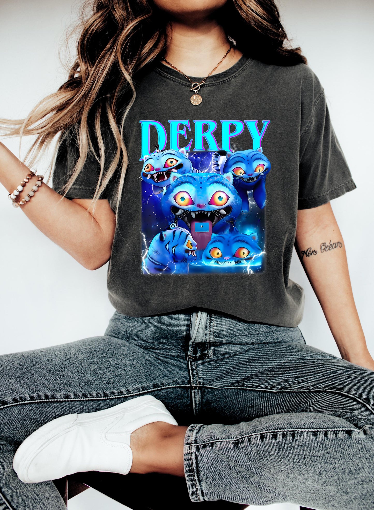Demon Hunter Tiger Shirt, Merch Kpop Shirt, Hunters Tiger fan, Derpy the Tiger And Bird Demon Hunter Tiger Tee, Kpop Demon Hunters Shirt
