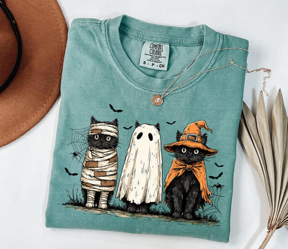 Comfort Colors® Halloween Cat Shirt, Ghots Cat Shirt, Retro halloween Shirt, Halloween Cat Mama Shirt, Autumn Shirt, Black Cat Shirt