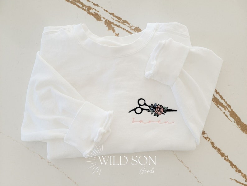 Custom Hairstylist Sweatshirt-Personalized Sweatshirt-Embroidered Sweatshirt-Crewneck-Garment Dyed Sweatshirt-Mama Sweatshirt with name