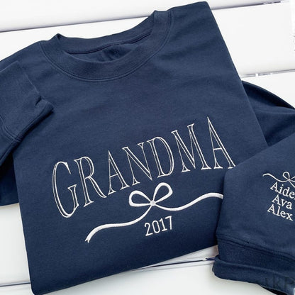 Custom Mama Sweatshirt, Embroidered Mama Bow Sweatshirt with Kids Name, Personalized Mom Sweatshirt, Momma Sweater, Christmas Gift For Mom