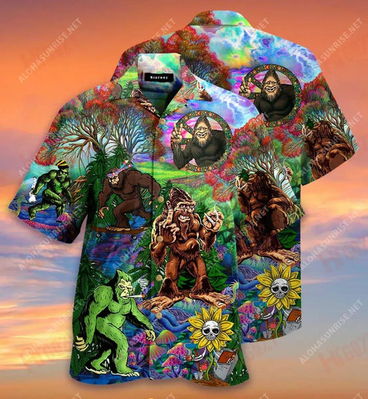 Hippie Bigfoot, Keep It Wild And Free Short Hawaiian Shirt Summer Tropical Shirts Hawaiian Crazy Shirts Hawaiian Shirts For Men, Hawaiian Shirt Gift, Christmas Gift