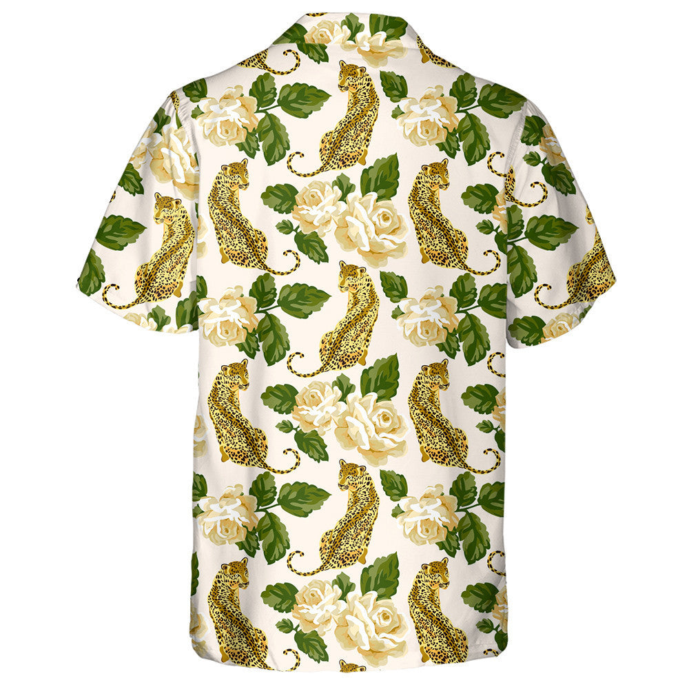 Pastell Rosen und wilde Leoparden auf weißem Hintergrund Hawaii-Shirt, Hawaii-Shirt Geschenk, Weihnachtsgeschenk