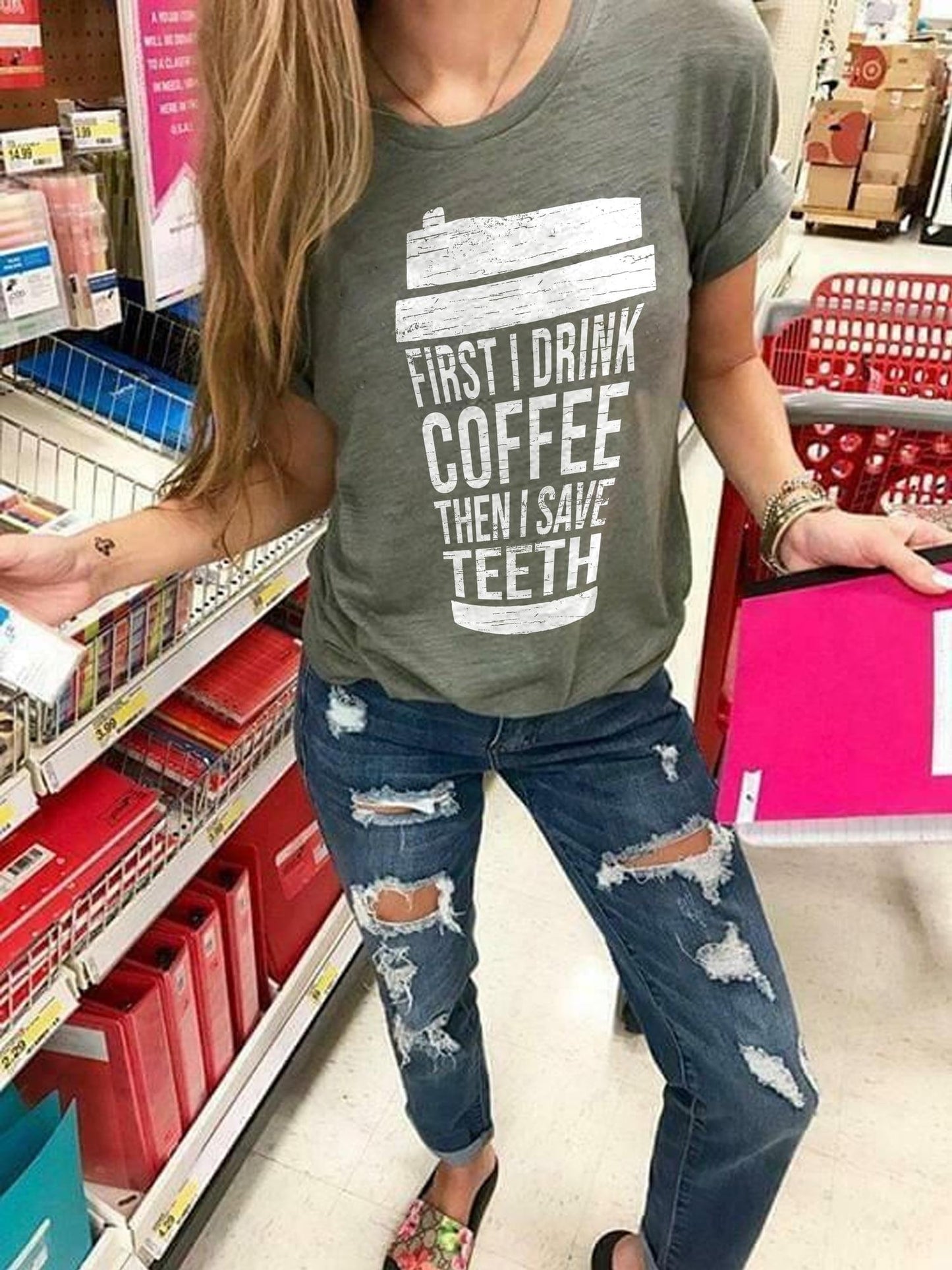 Zuerst trinke ich Kaffee, dann rette ich die Zähne. T-Shirt