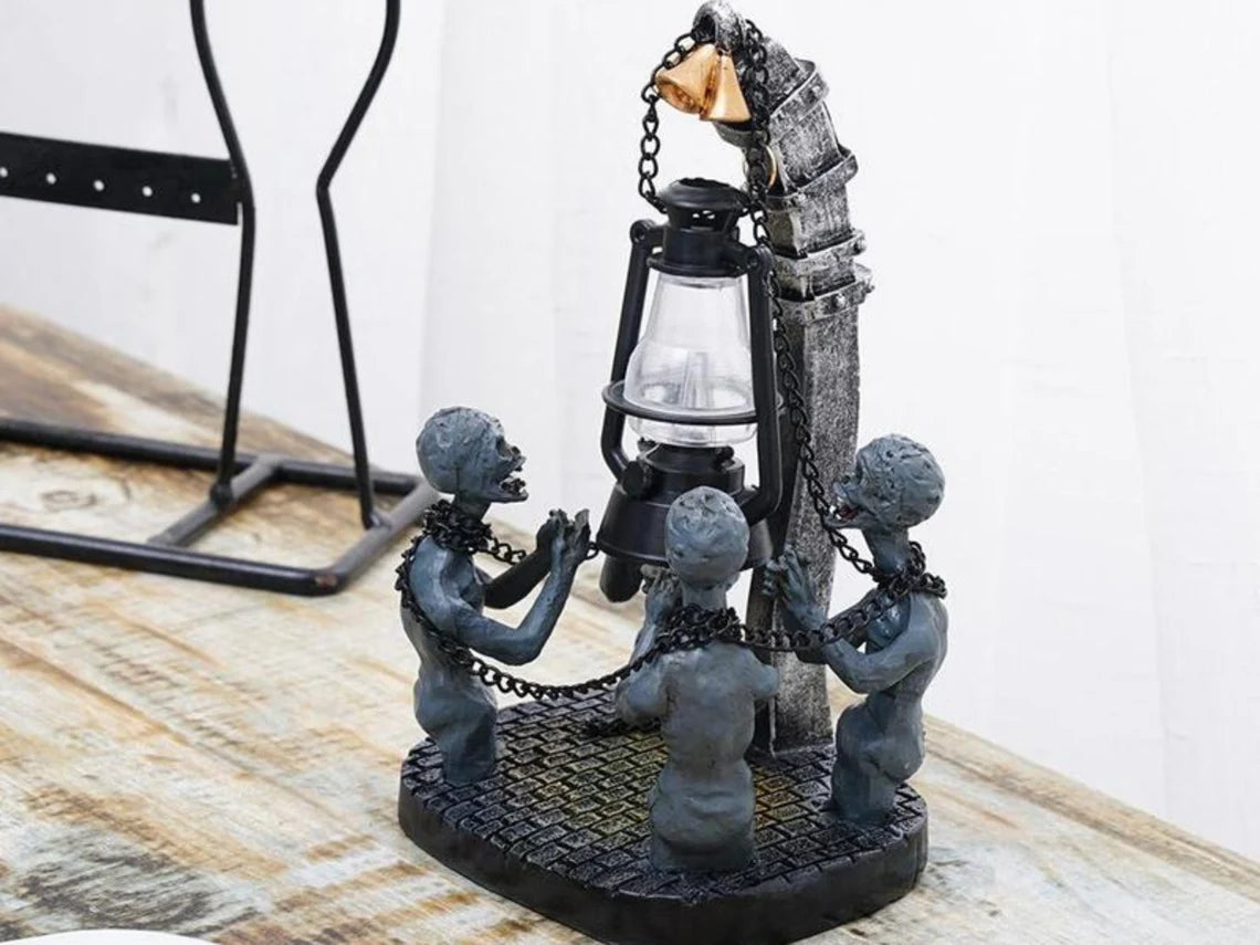 Novelty Bloodborne Lamp Halloween Party Supplies Four-Skull Statue Creative Shape Horror Zombie Chain Light Art Figurines