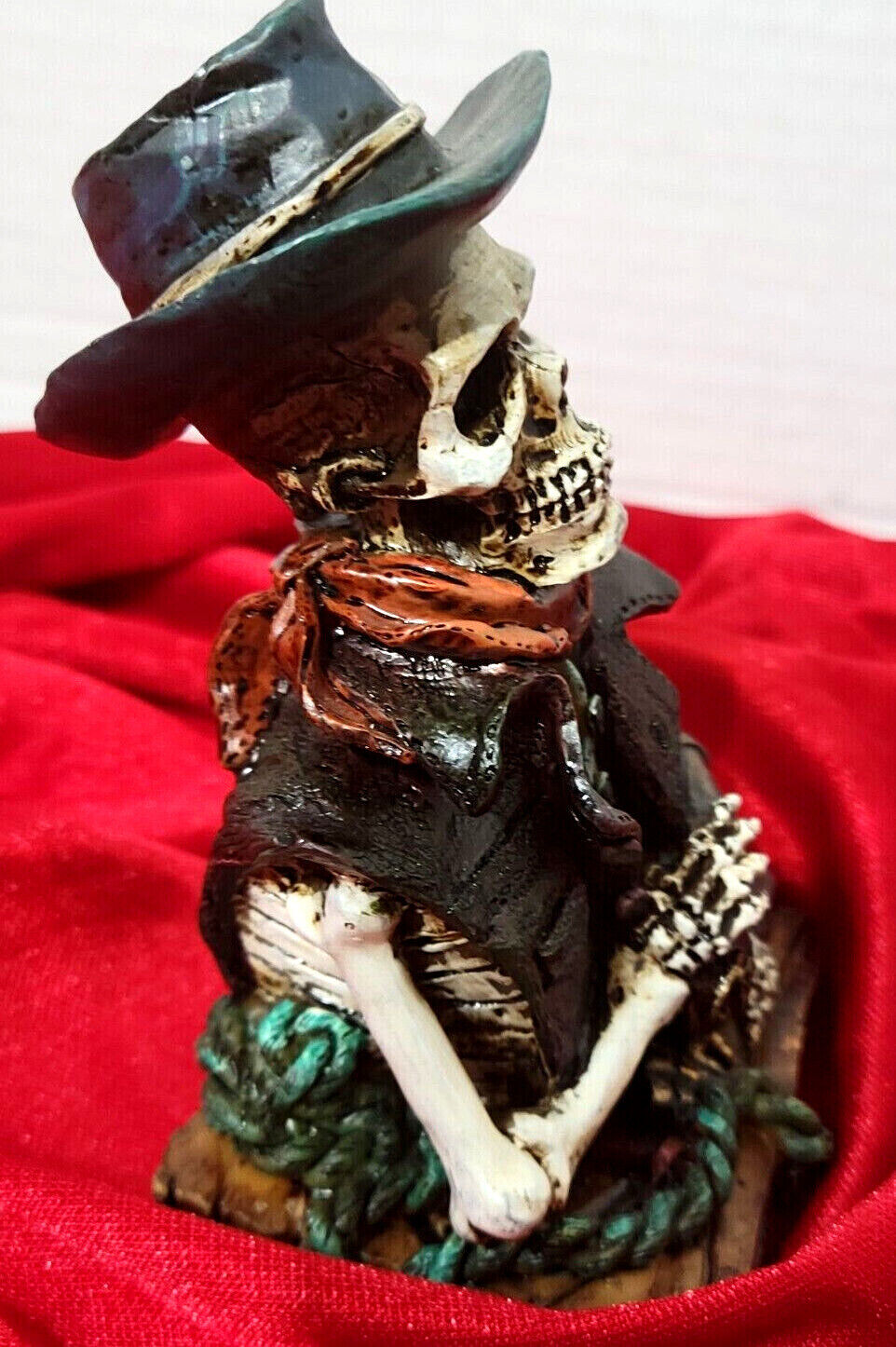 Hallween Decor 2 Skulls Day of Dead Bride Groom Figurines 5"